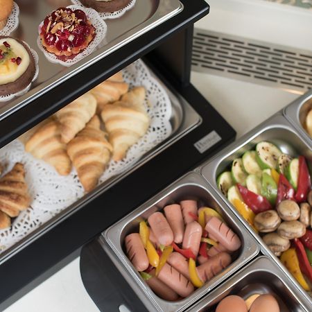 London Boutique Hotel Chisinau Ngoại thất bức ảnh