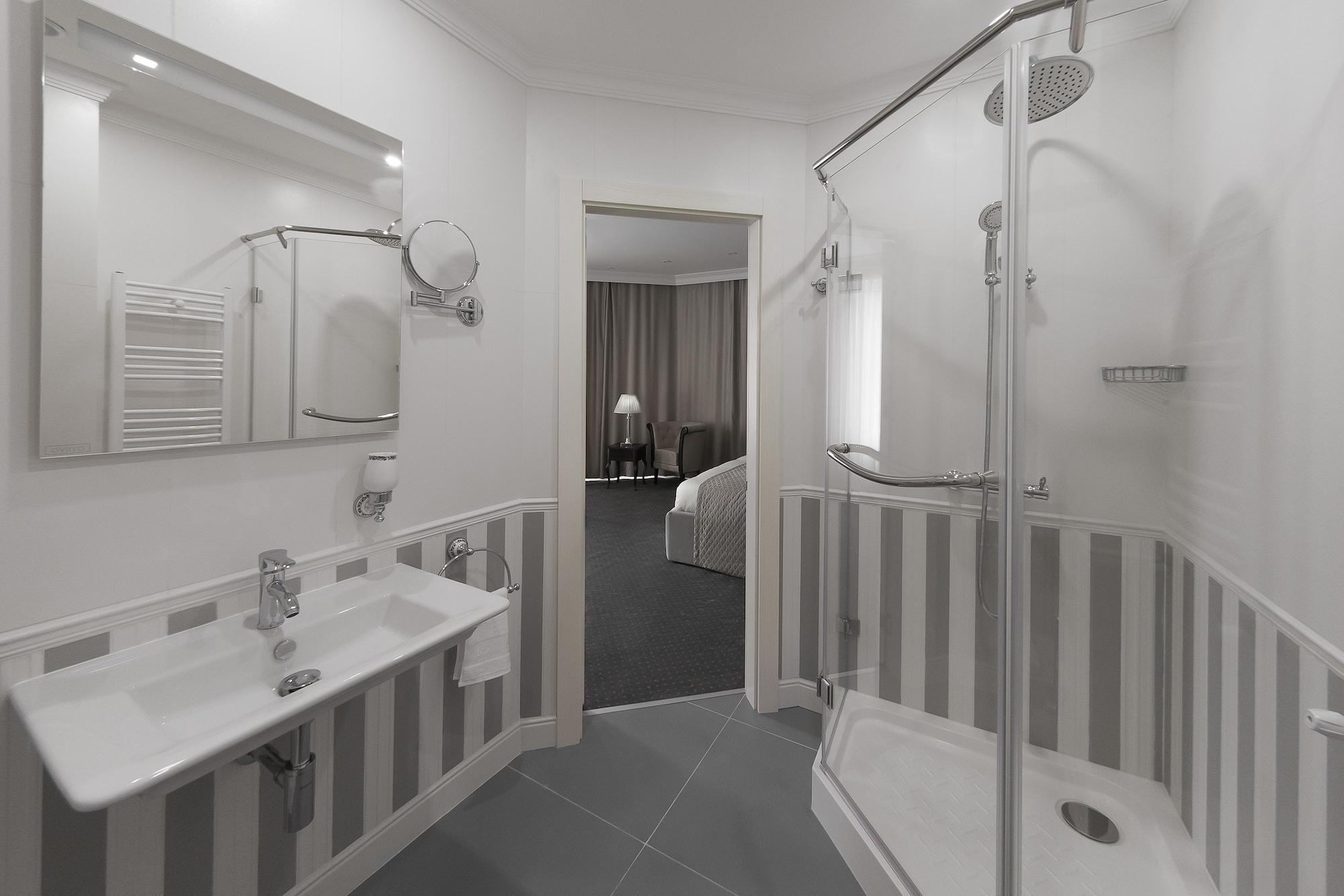 London Boutique Hotel Chisinau Ngoại thất bức ảnh